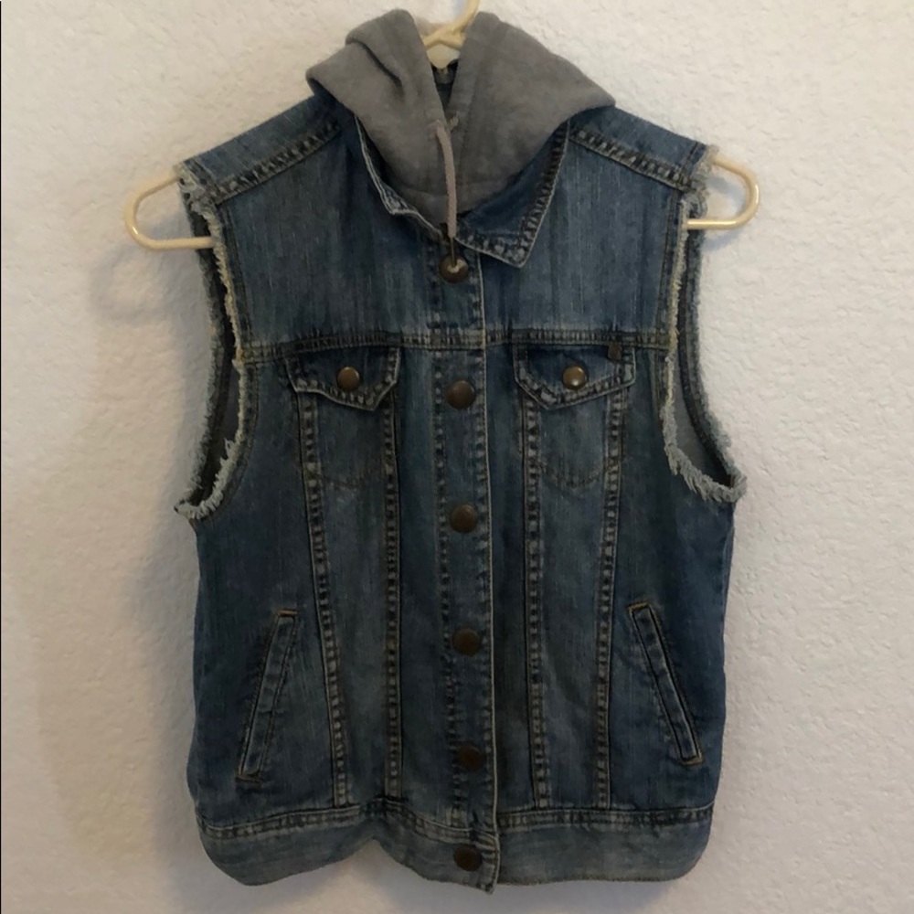 Short sleeve denim jacket